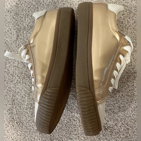 London Rag Jumping Jacks Metallic Faux Leather Star Sneakers in Gold & Cream - Picture 8 of 12